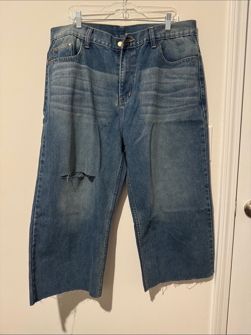NWT Women’s Jeans - Purchased in Thailand Waist 19”
In seam 23”